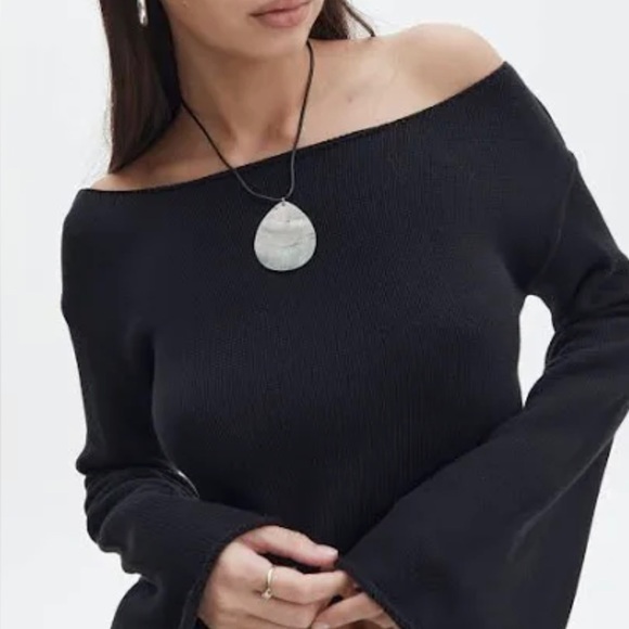 DECJUBA Off Shoulder Jumper - Picture 5 of 5